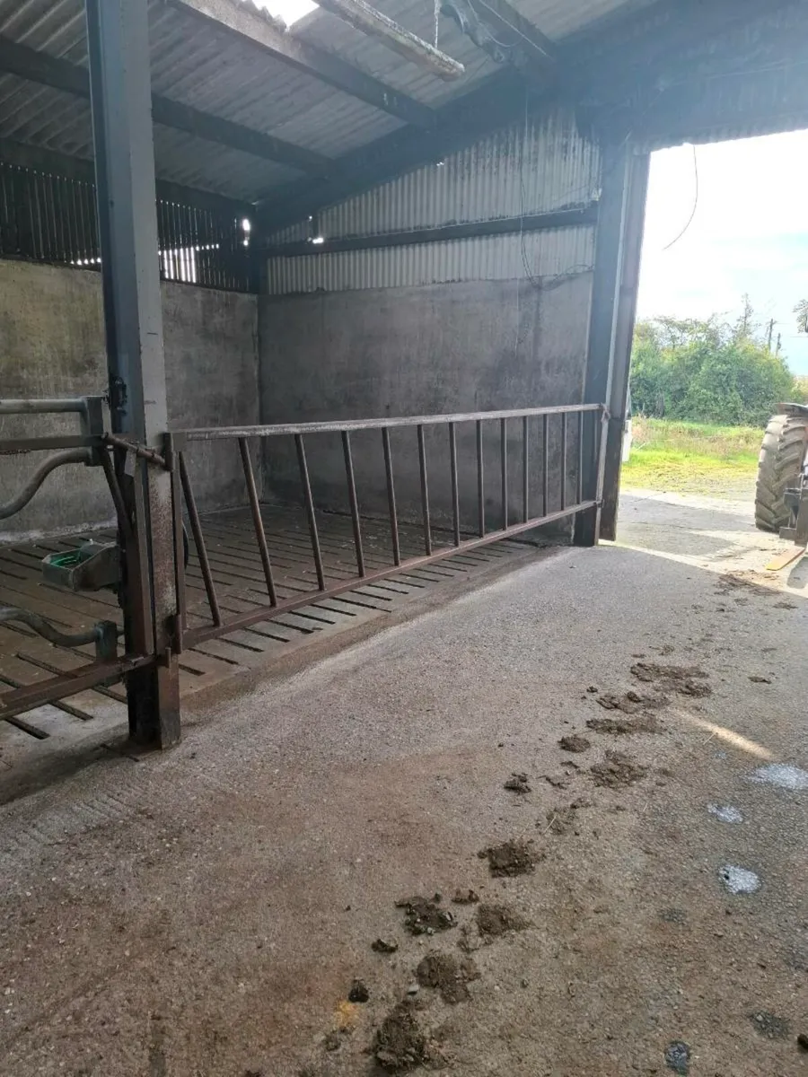 Feed barriers - Image 1