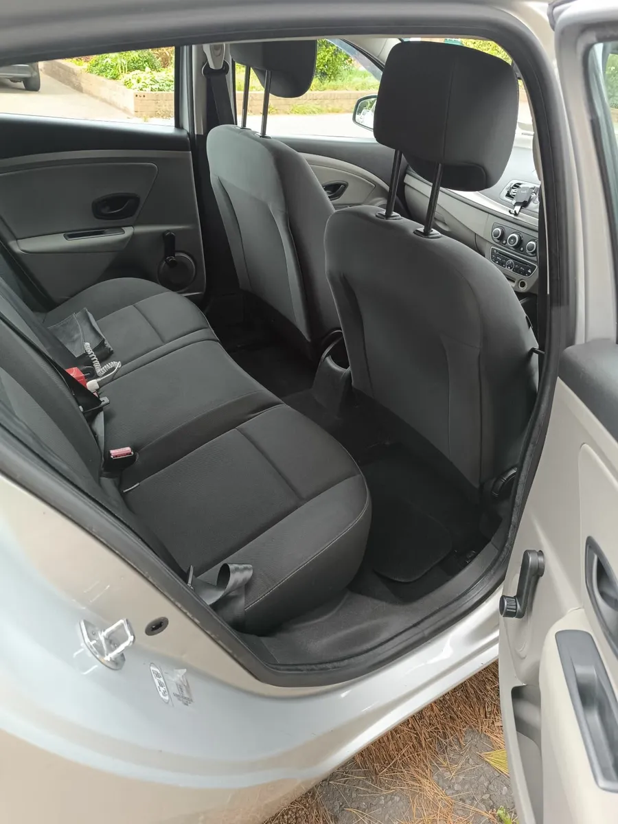 Renault Megane 2010 - Image 2