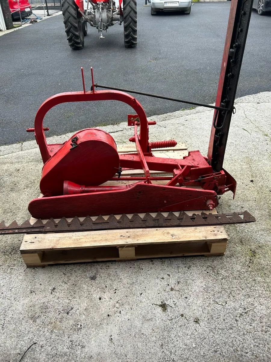 Massey Ferguson mow bar - Image 1