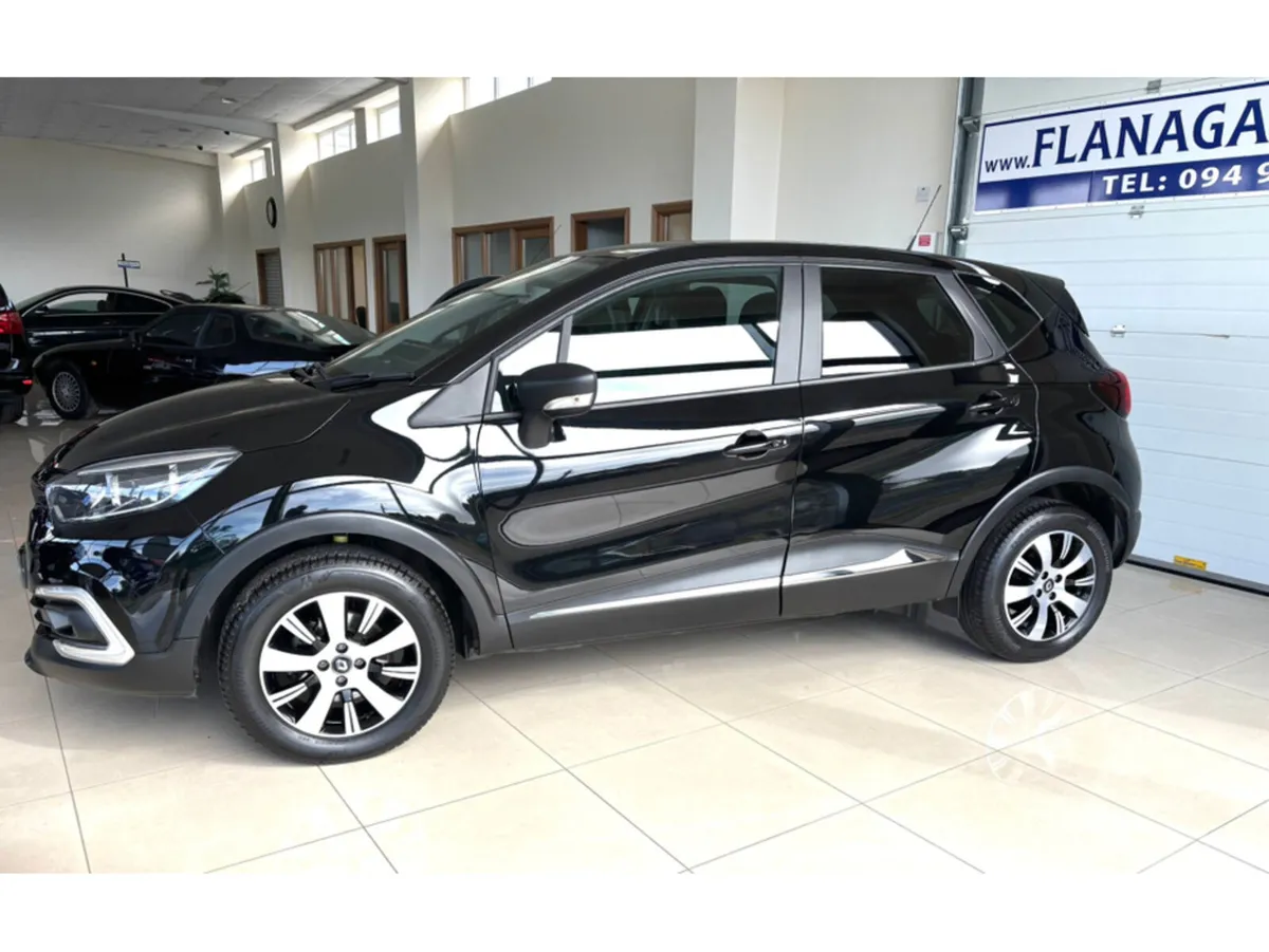 Renault Captur THIS CAR IS AS NEW WITH ONLY 10,624 - Image 3