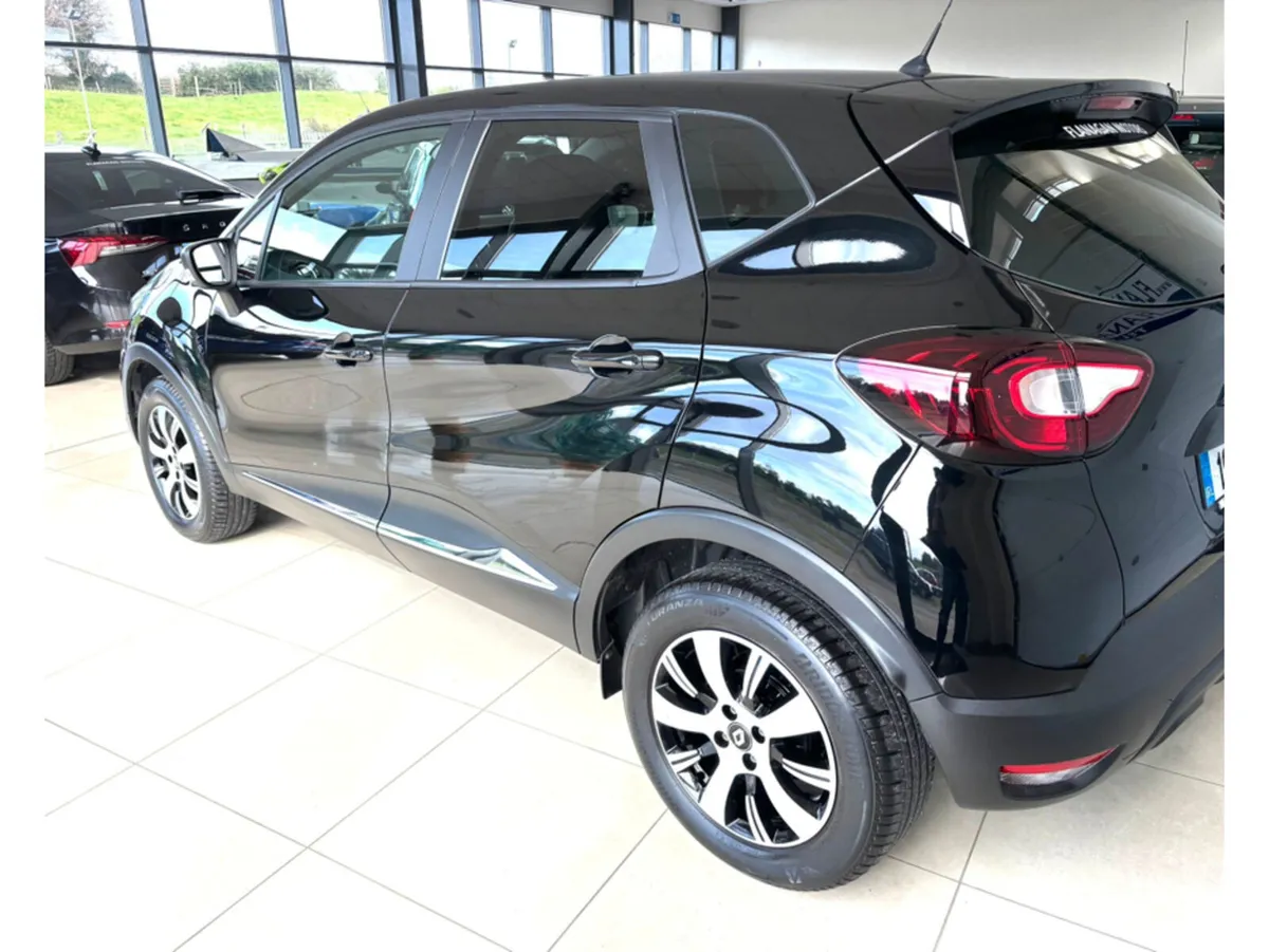 Renault Captur THIS CAR IS AS NEW WITH ONLY 10,624 - Image 4