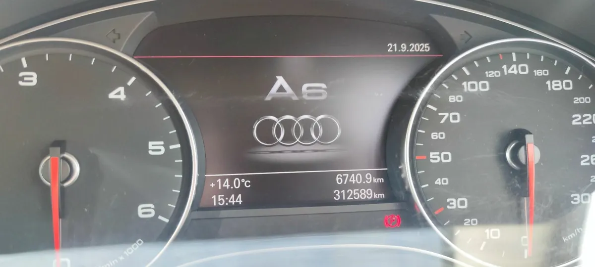 Audi A6 2012, Automatic FULL SERVICE HISTORY - Image 2
