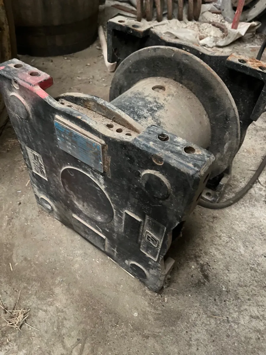 Hydraulic Winch - Image 1