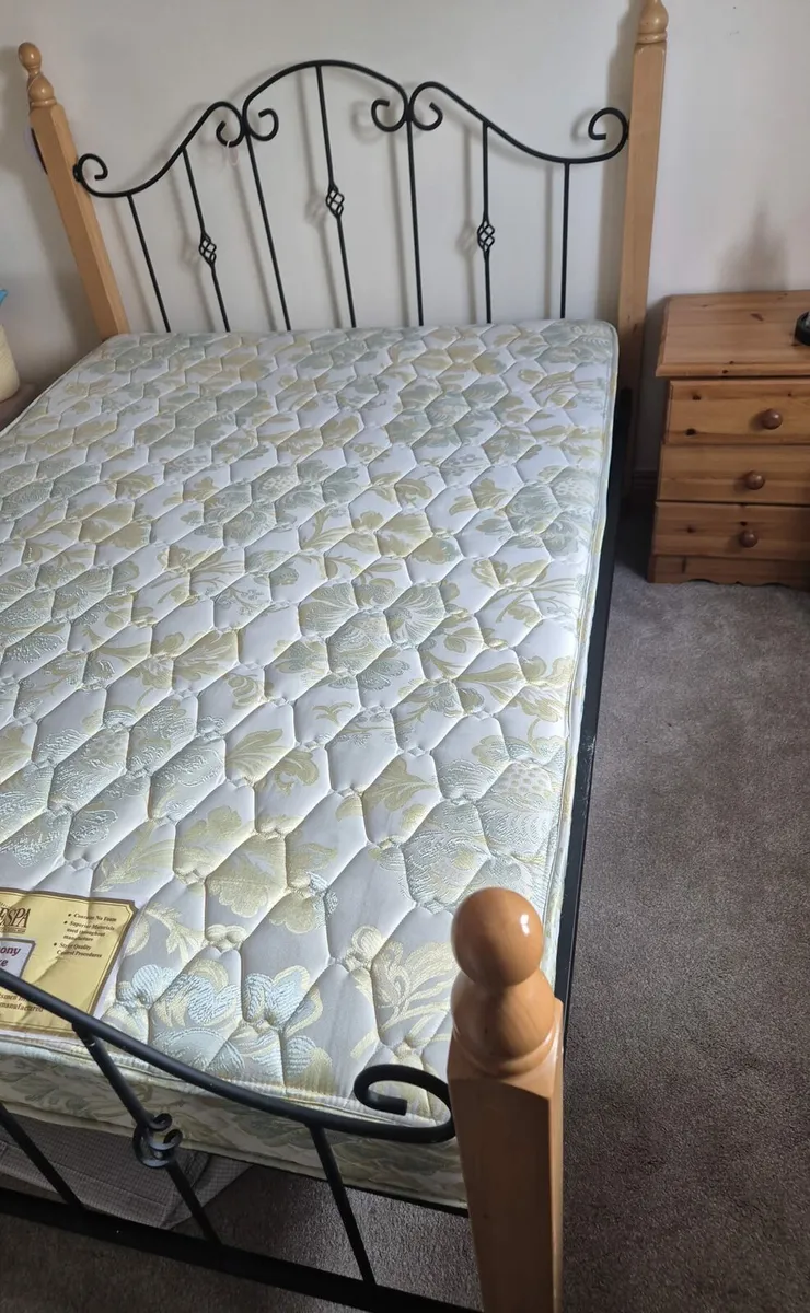 Double bed - Image 1