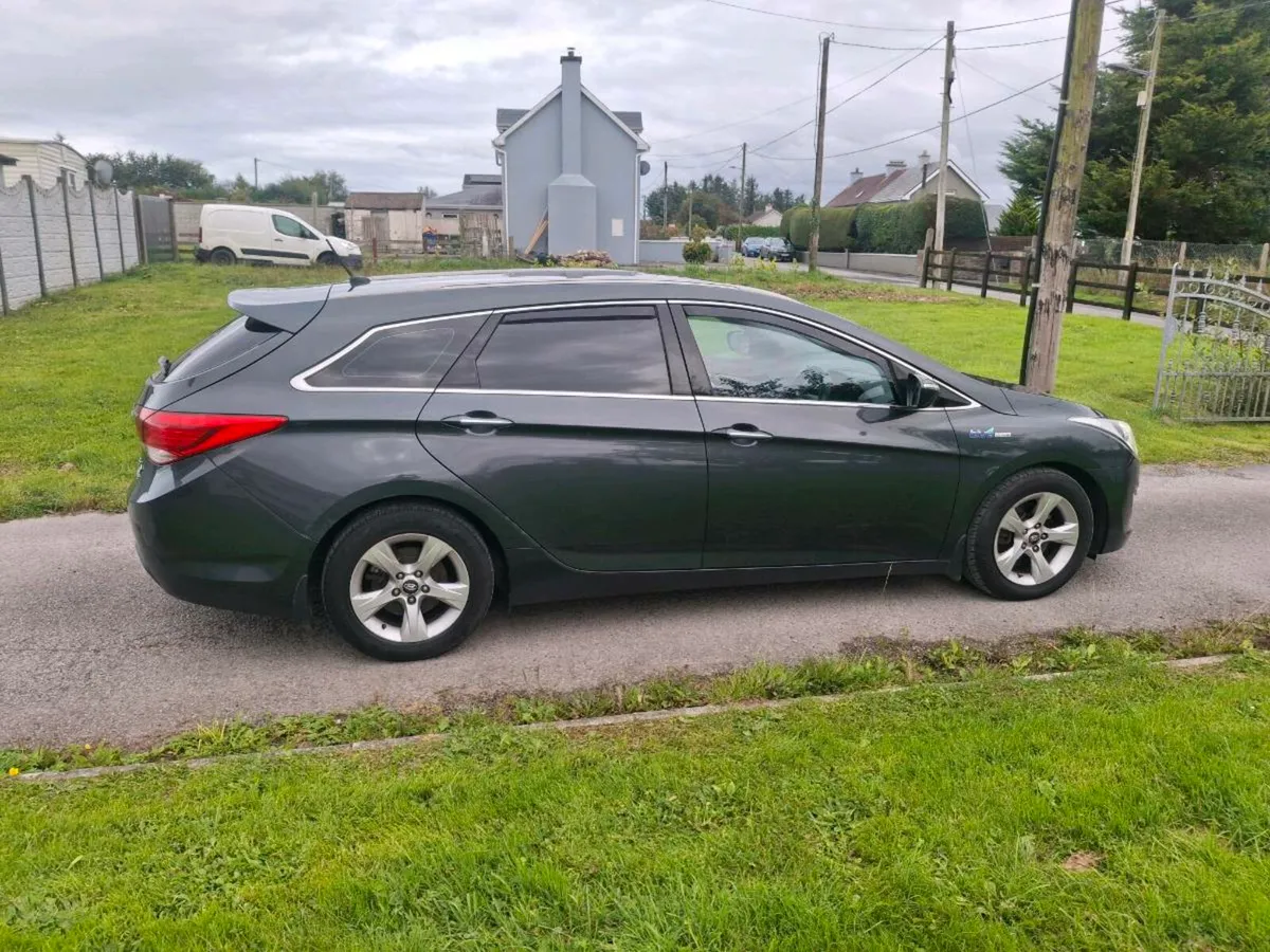 2011 hyundai i40 - Image 2