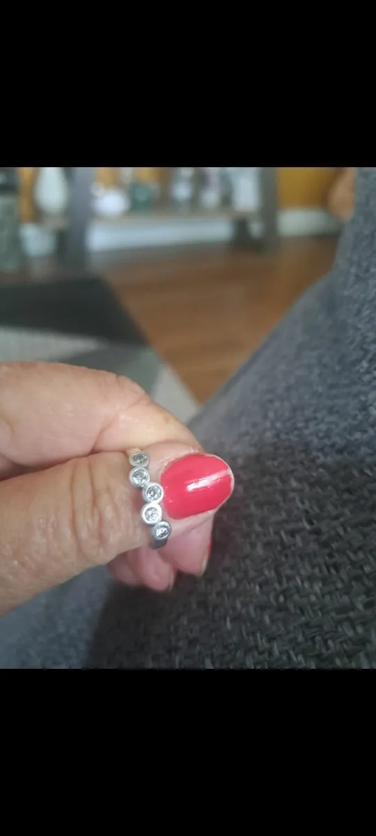 Ladies silver 5 stone ring hallmarked - Image 1