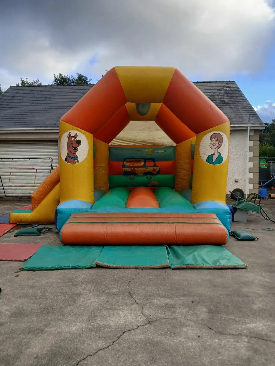 Bouncy castle - Image 1