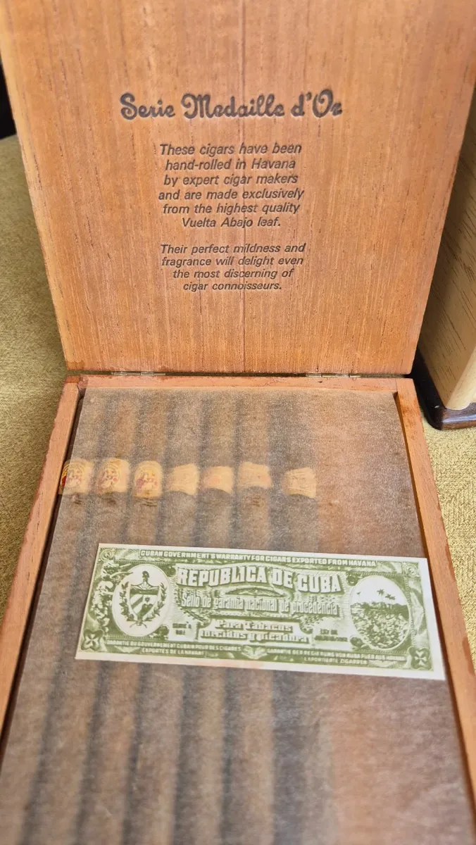 Vintage cigar humidor & cigars - Image 2