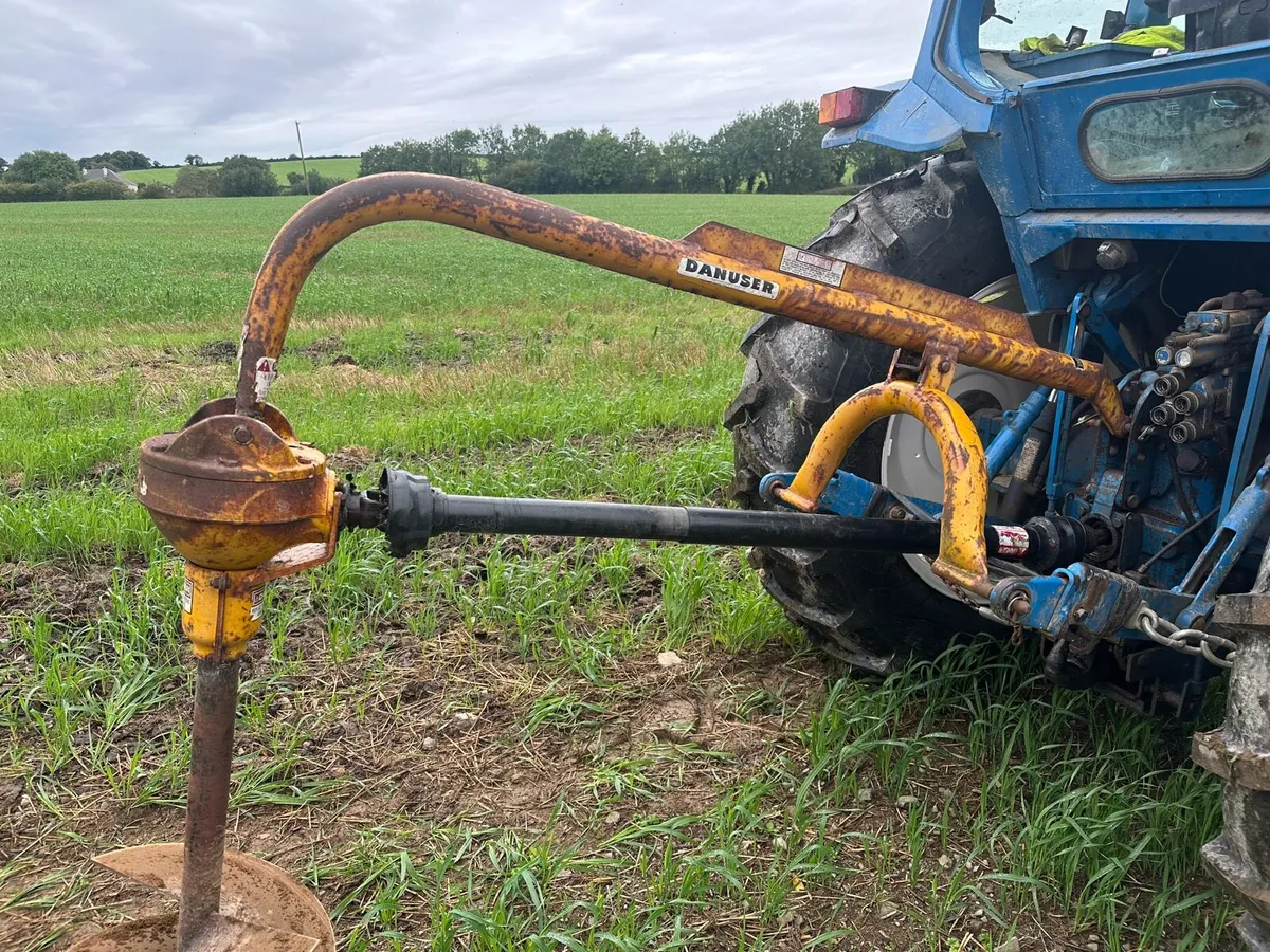Post hole auger - Image 1