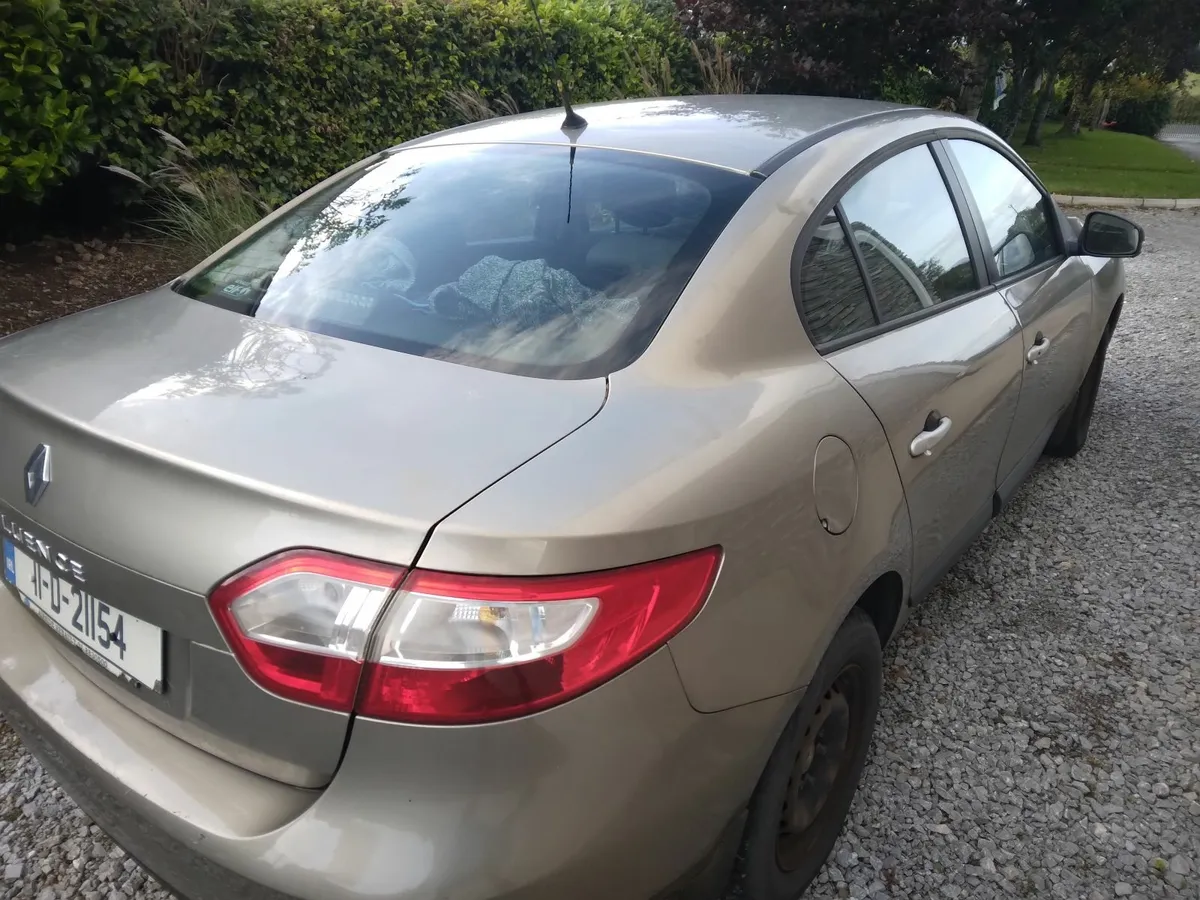 Renault Fluence 2011 - Image 2