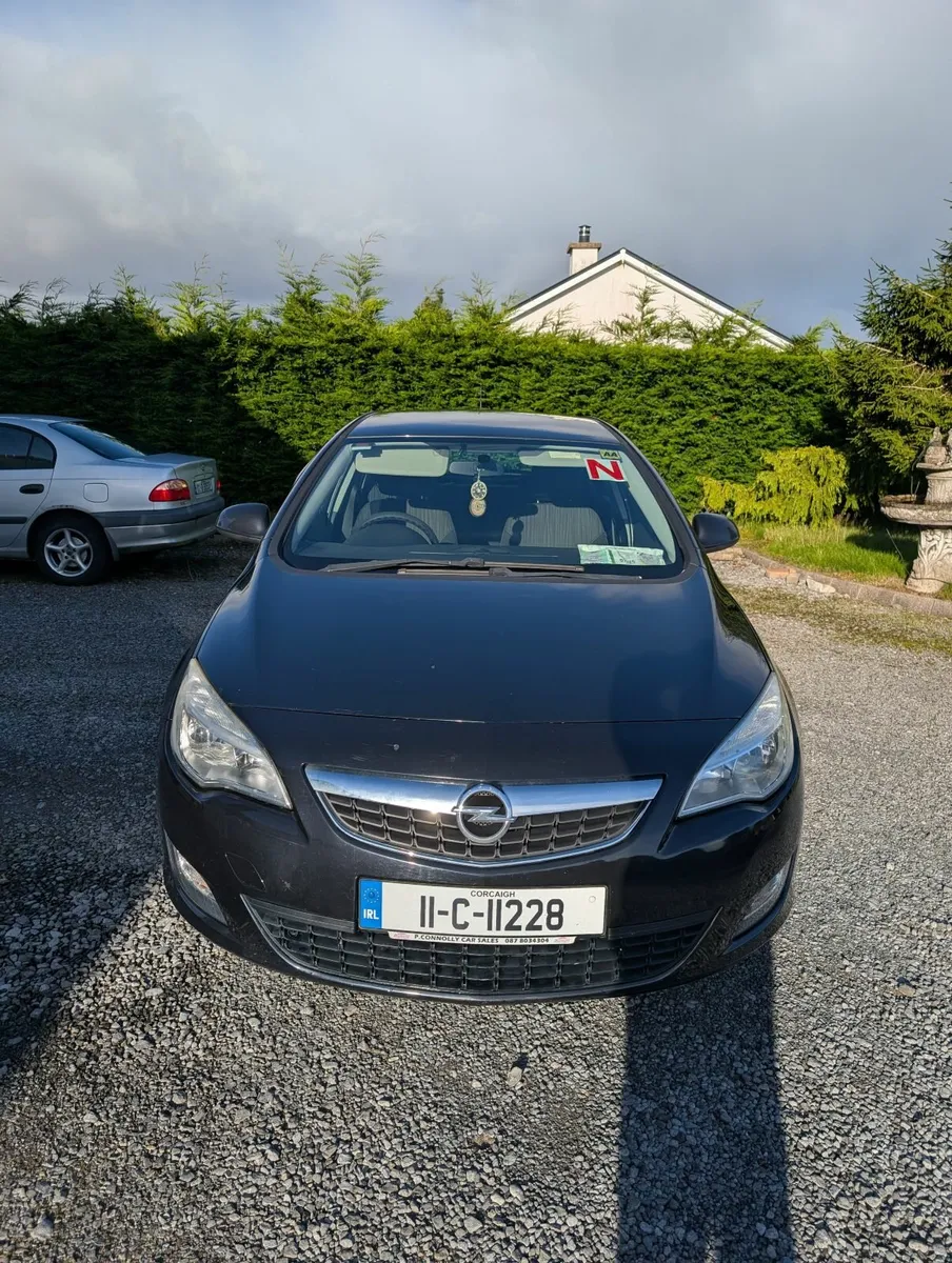 Opel Astra 2011 - Image 3