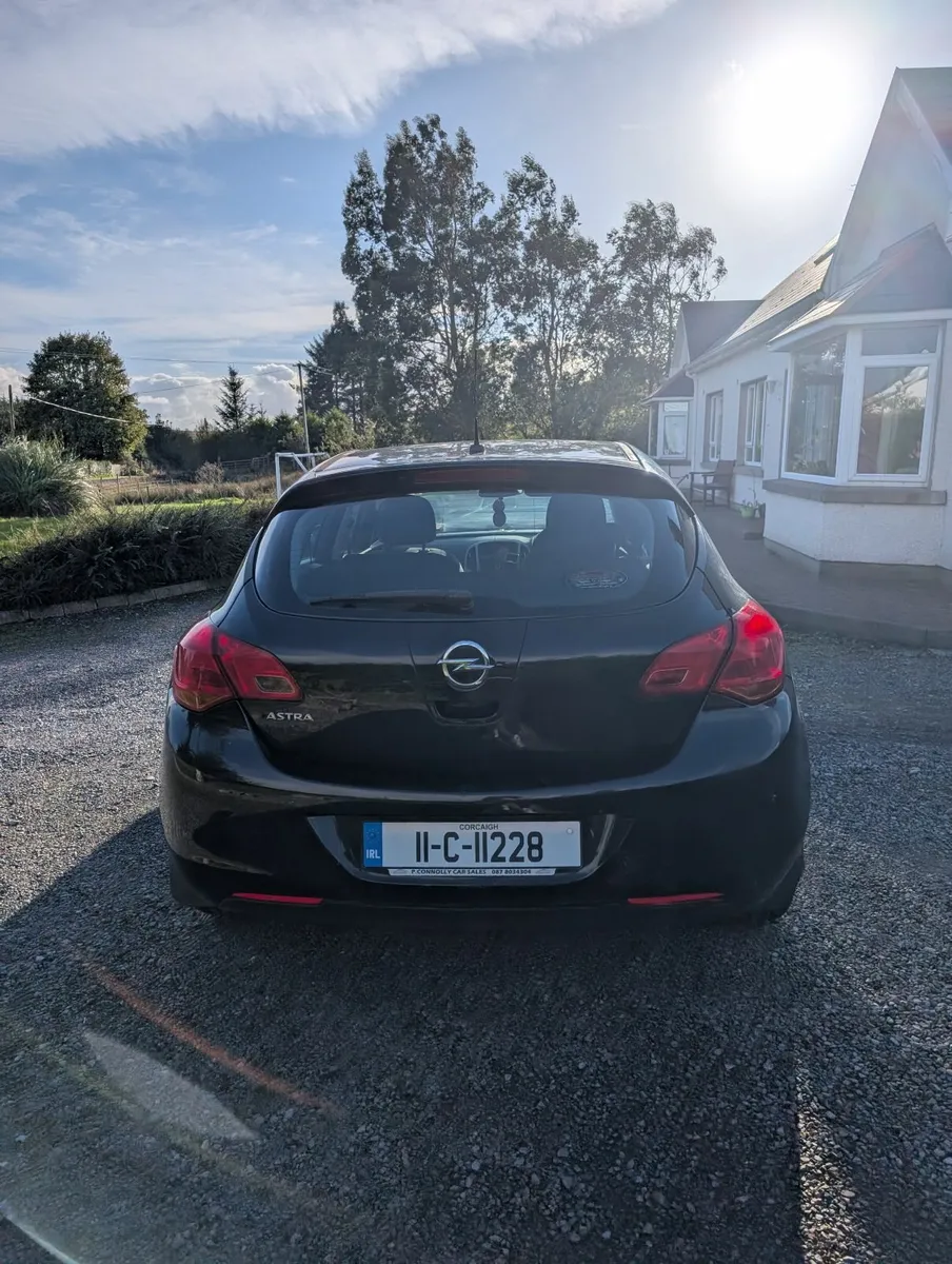 Opel Astra 2011 - Image 4