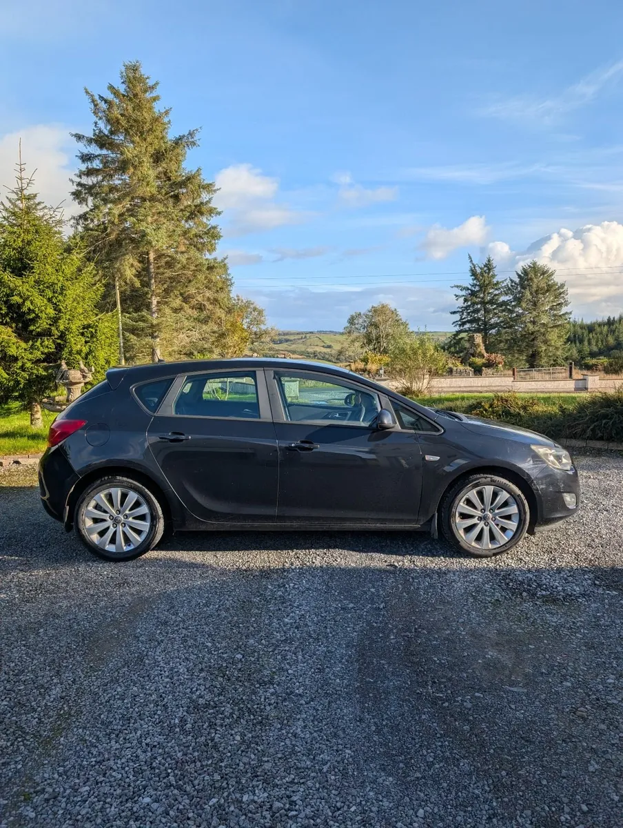 Opel Astra 2011 - Image 4