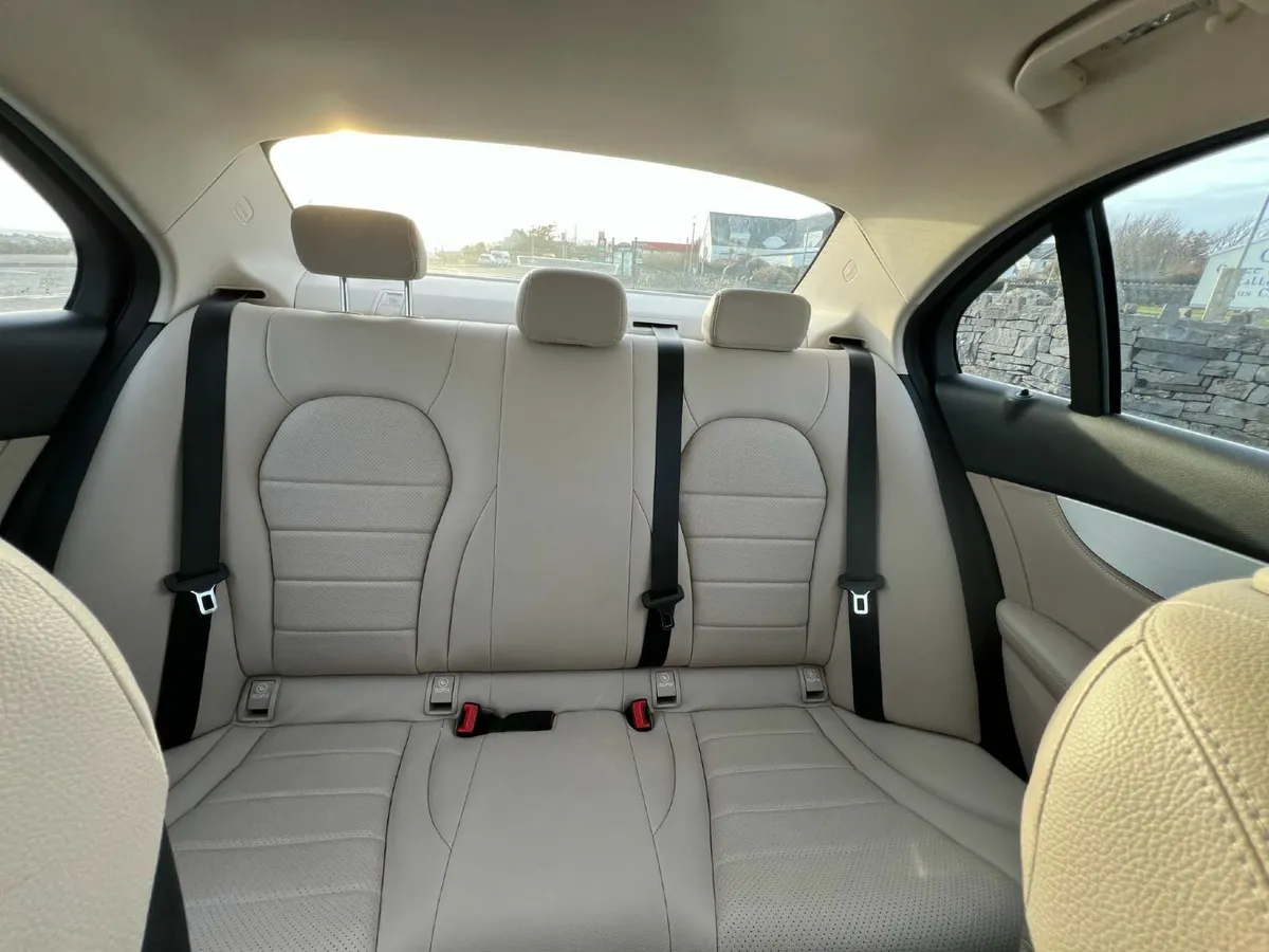 Automatic Mercedes-Benz C-Class Great condition - Image 2