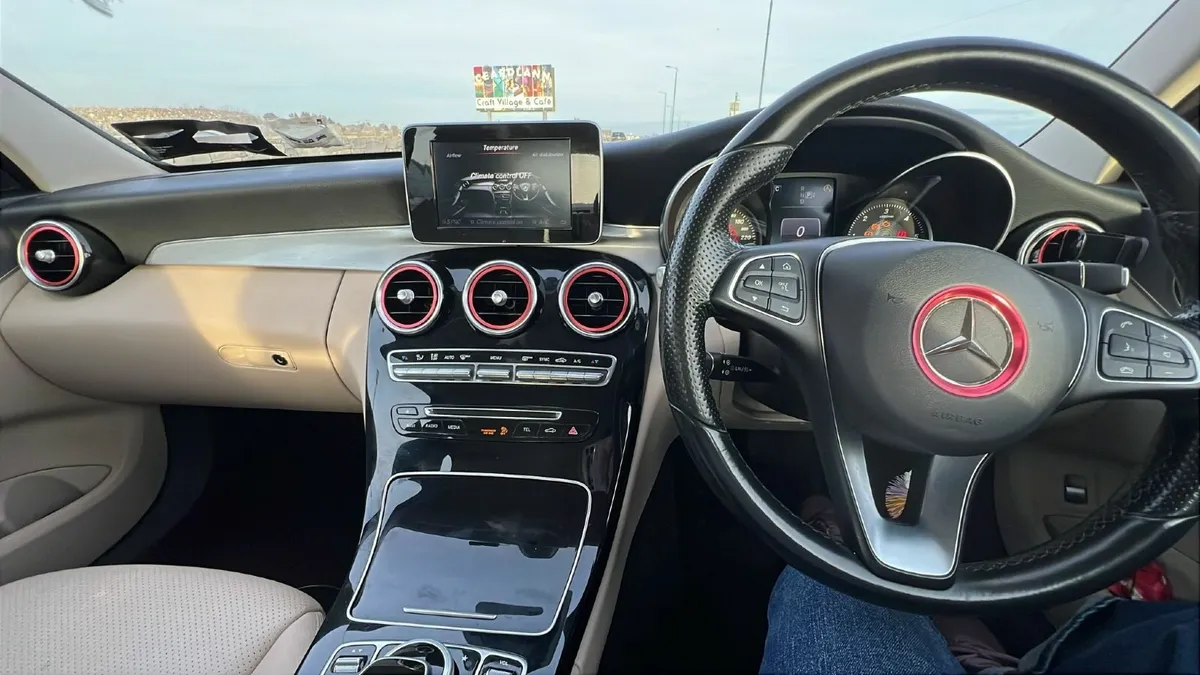 Automatic Mercedes-Benz C-Class Great condition - Image 3