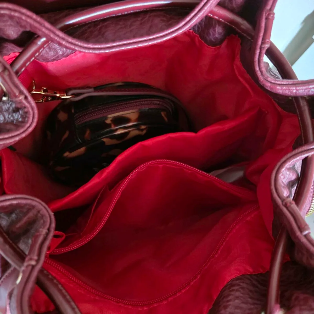 Dkny rapture backpack wine perfect condition - Image 2