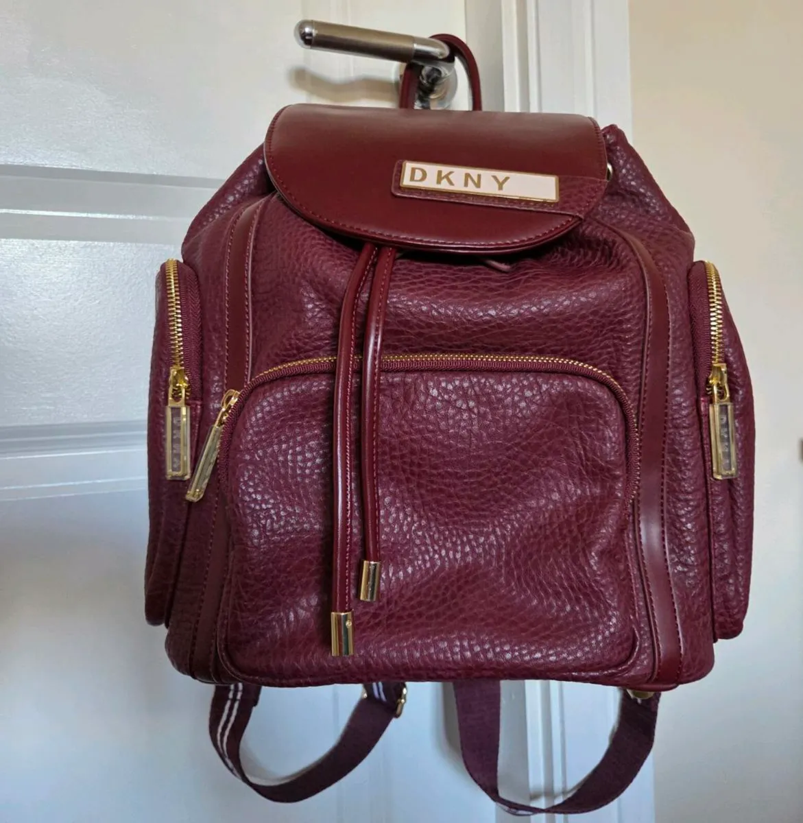 Dkny rapture backpack wine perfect condition - Image 4