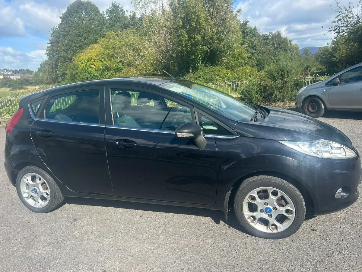 Ford Fiesta 2012 - Image 2