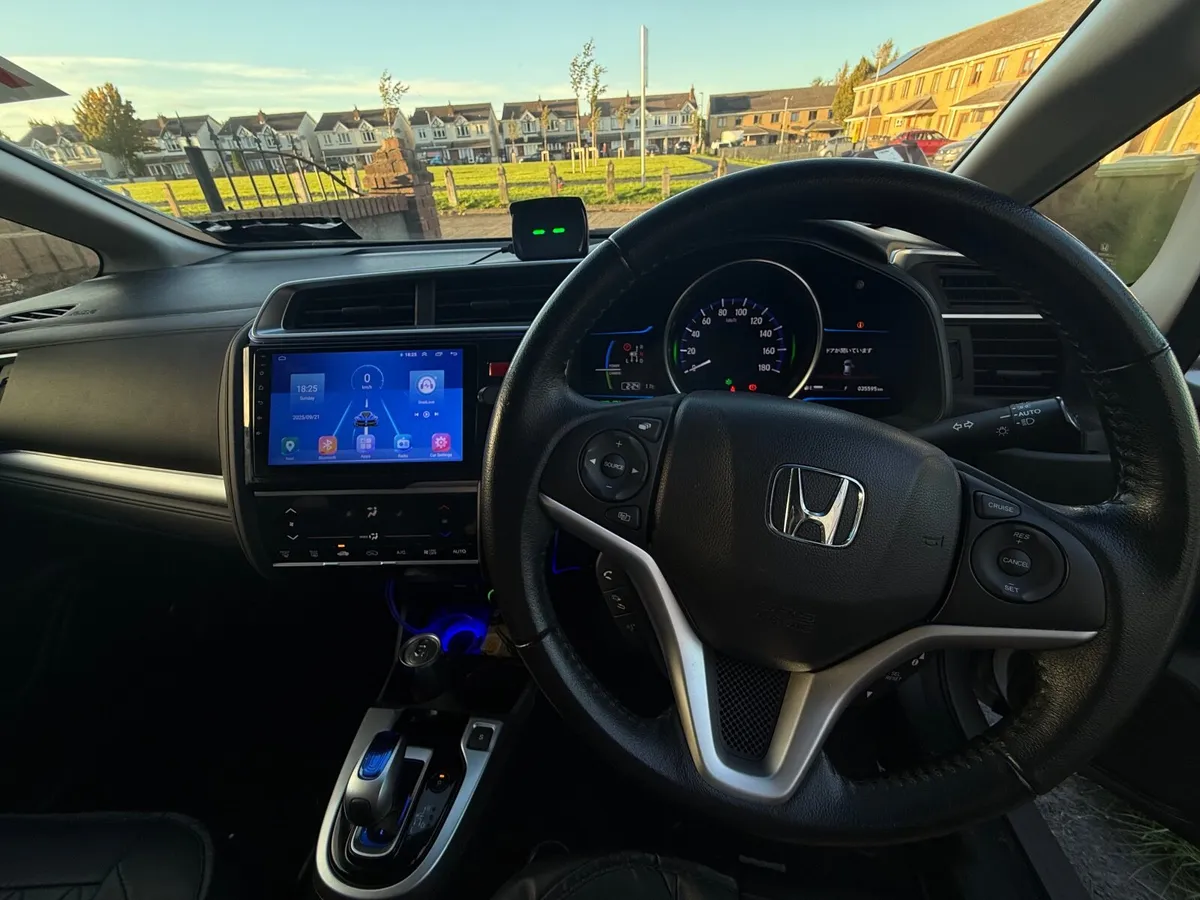 Honda Fit hybrid 2014 - Image 2