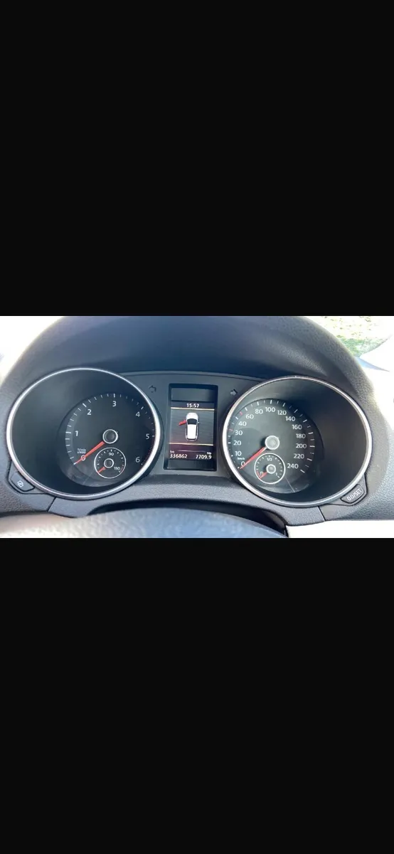 Volkswagen Golf 2011 - Image 2