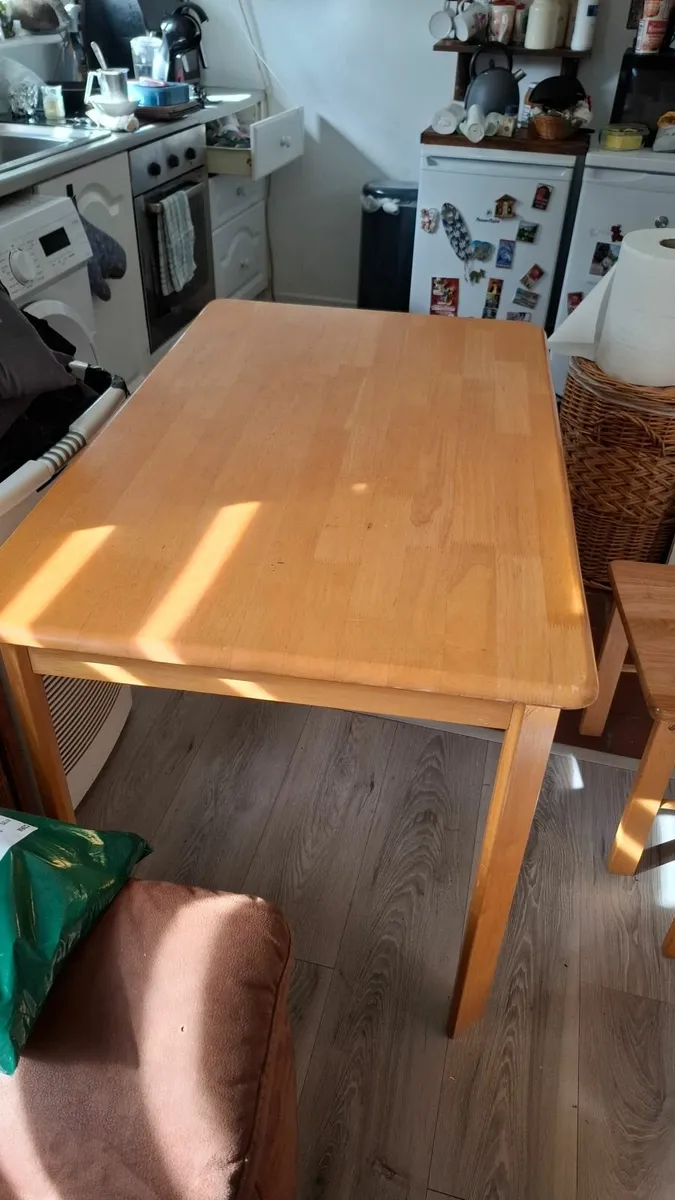 Dining table and chairs - Image 1