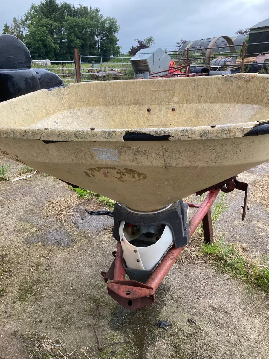 Fertiliser Spreader - Image 1