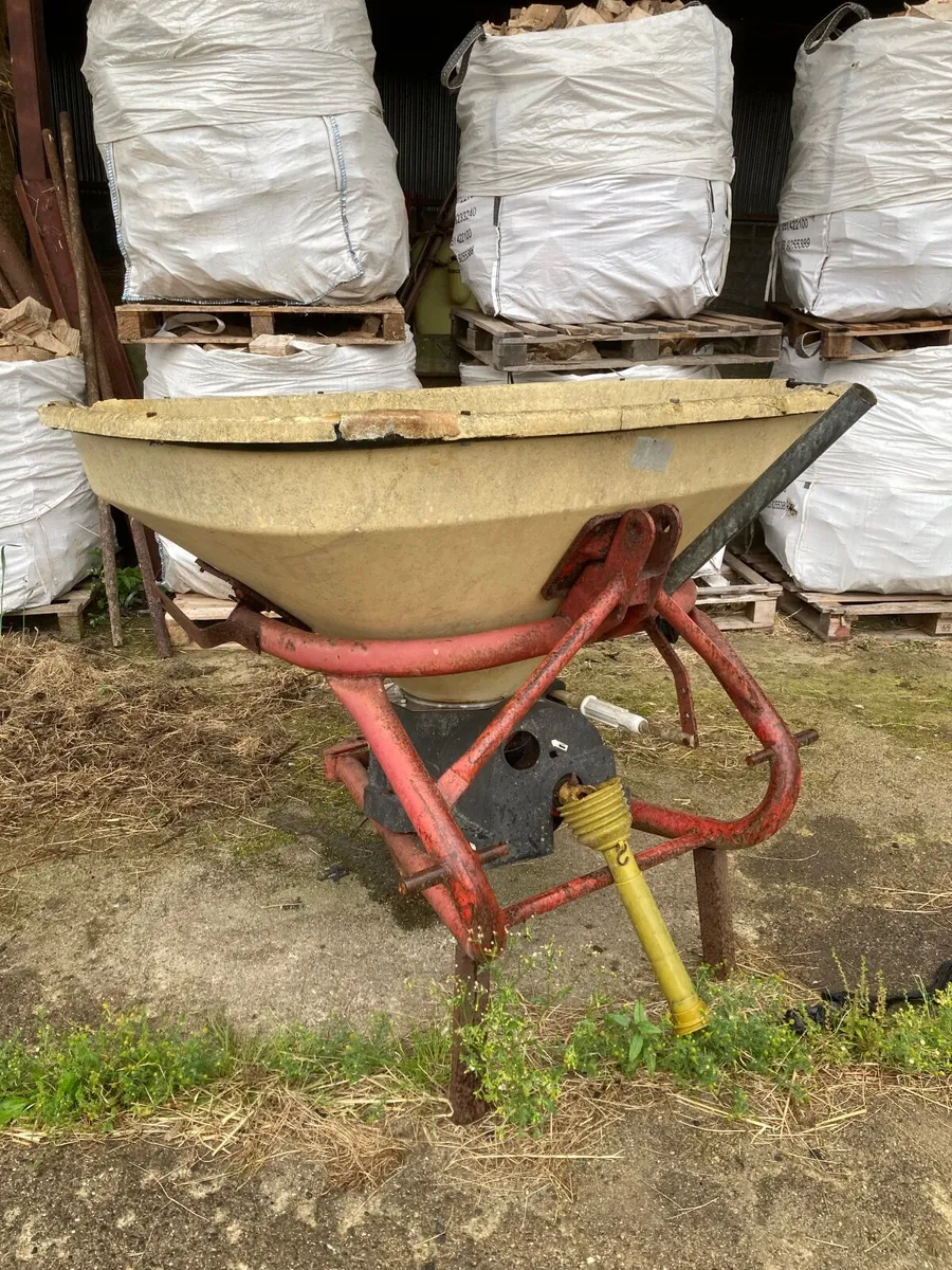 Fertiliser Spreader - Image 2