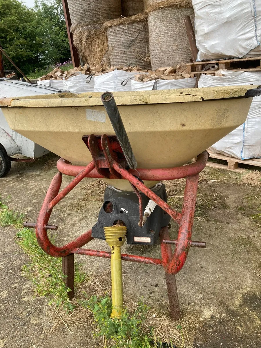 Fertiliser Spreader - Image 3