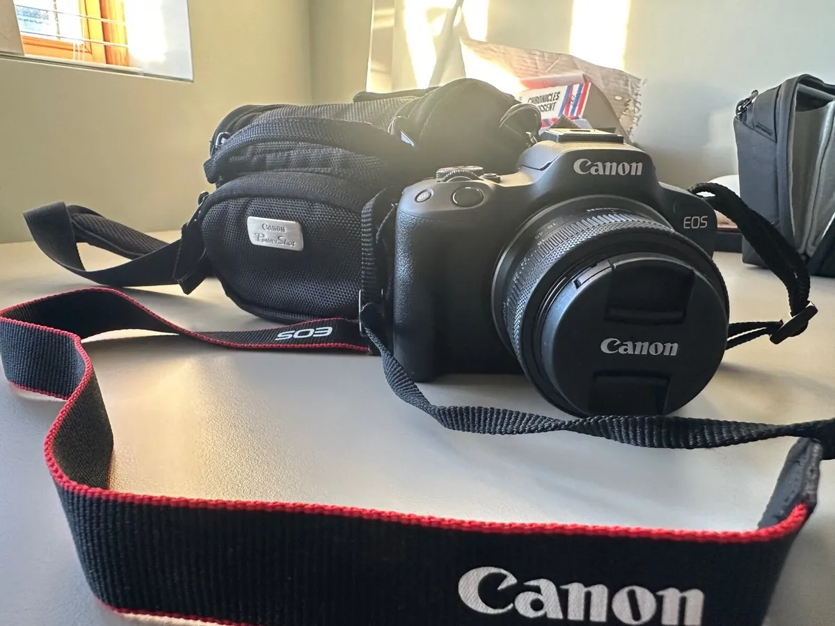 Canon EOS R50 Mirrorless Camera, Black + RF-S 18-4 - Image 1