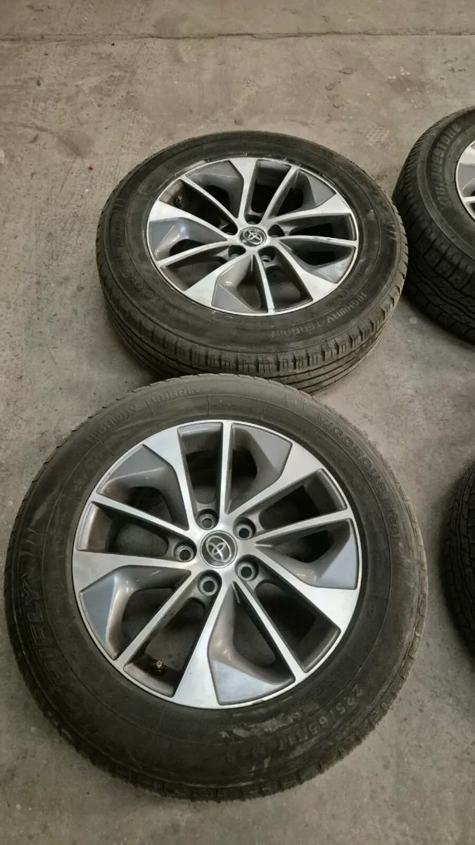 Toyota rav4 Alloweels 2017year - Image 3