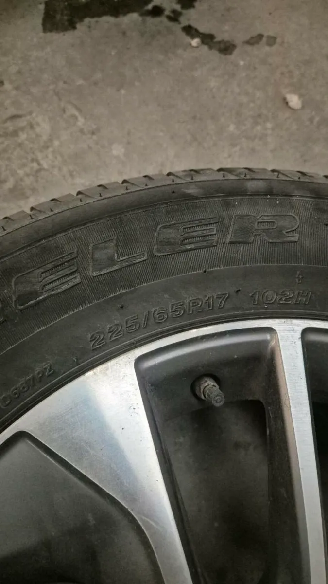 Toyota rav4 Alloweels 2017year - Image 4