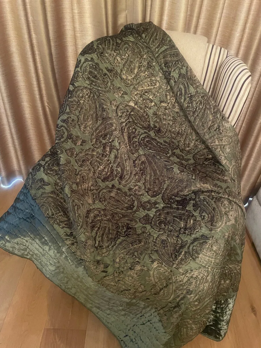 New extra large oriental throw bought for 100 euro - Image 1