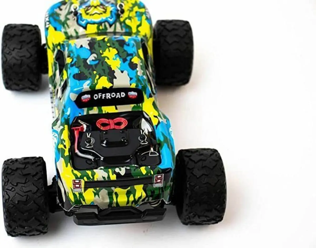 RC remote control Car 45 km/h, 1:18, 2 Batteries, - Image 2