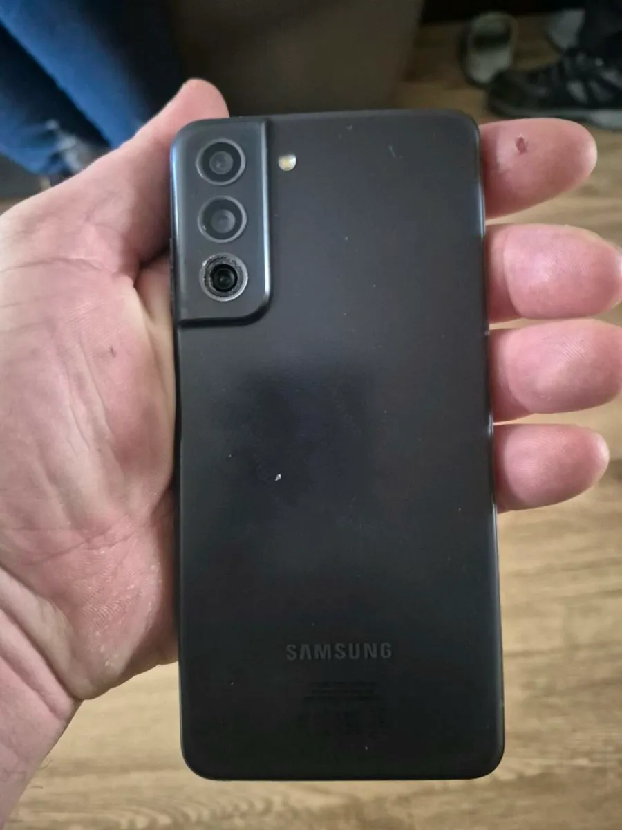 Phone and two tablets - Image 2