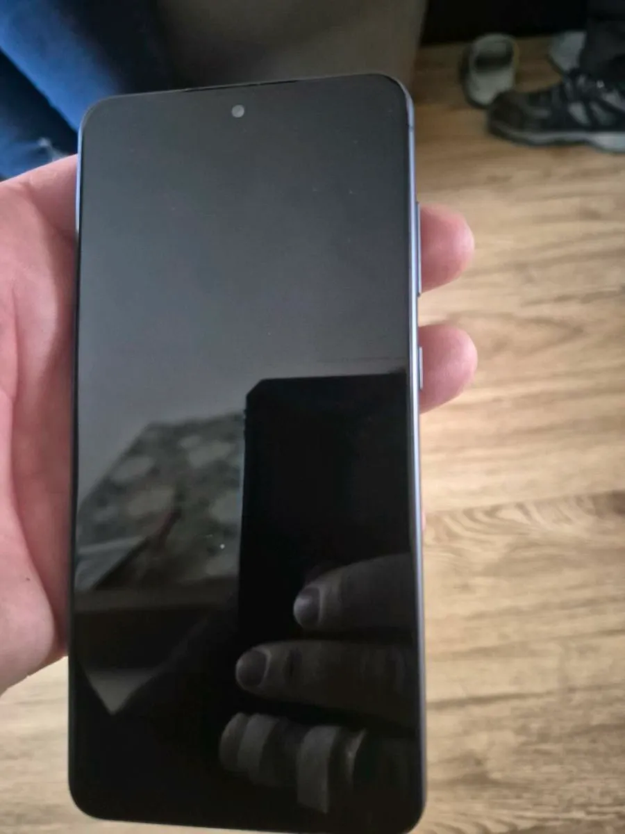 Phone and two tablets - Image 3