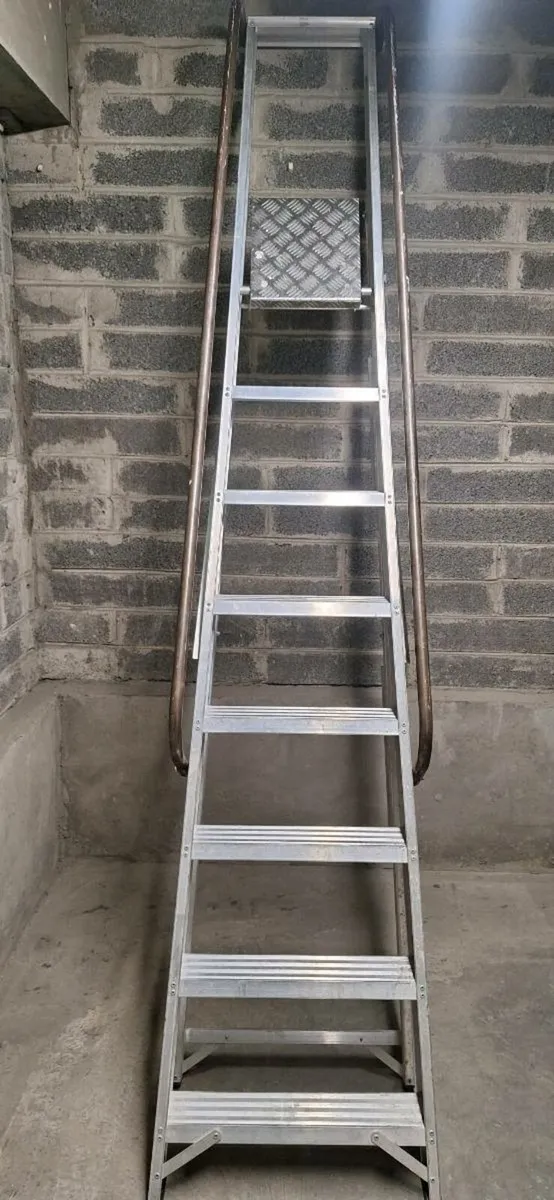 Step ladder