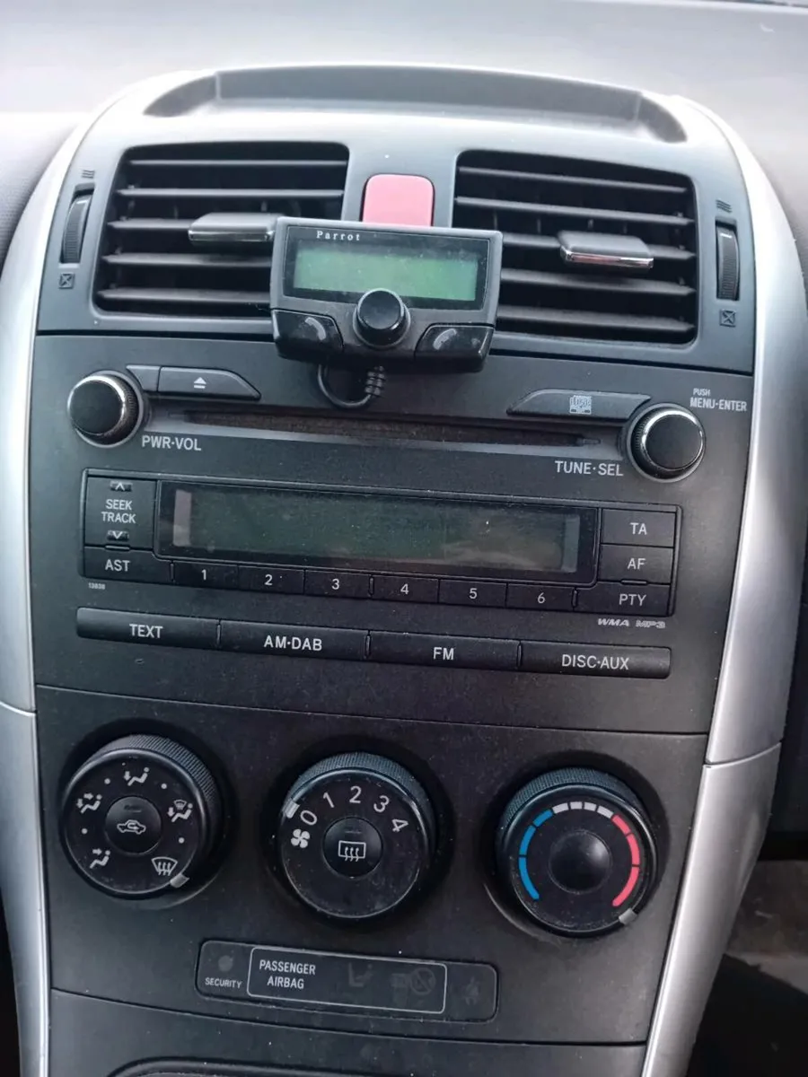 Toyota auris van tax/test/10/26 - Image 4