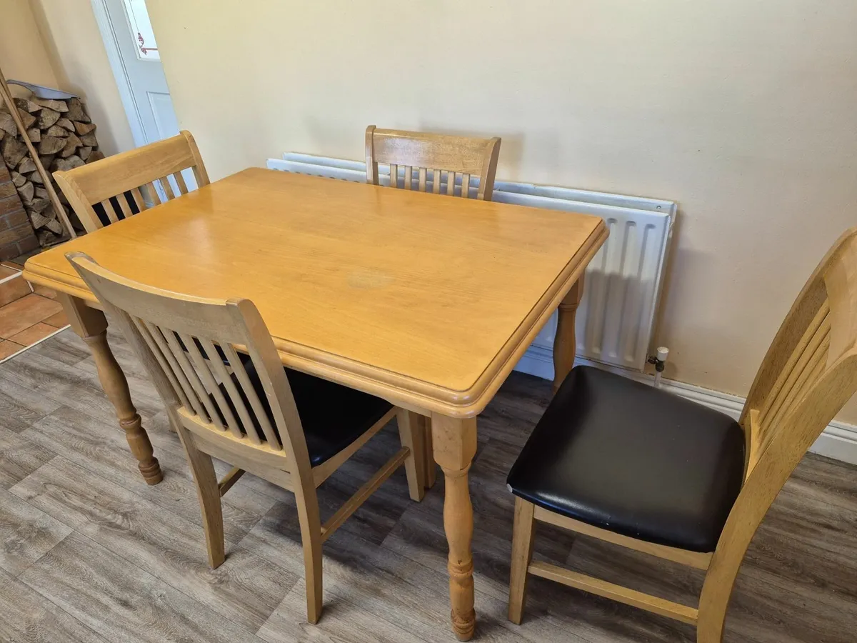 Table and 4 chairs - Image 2