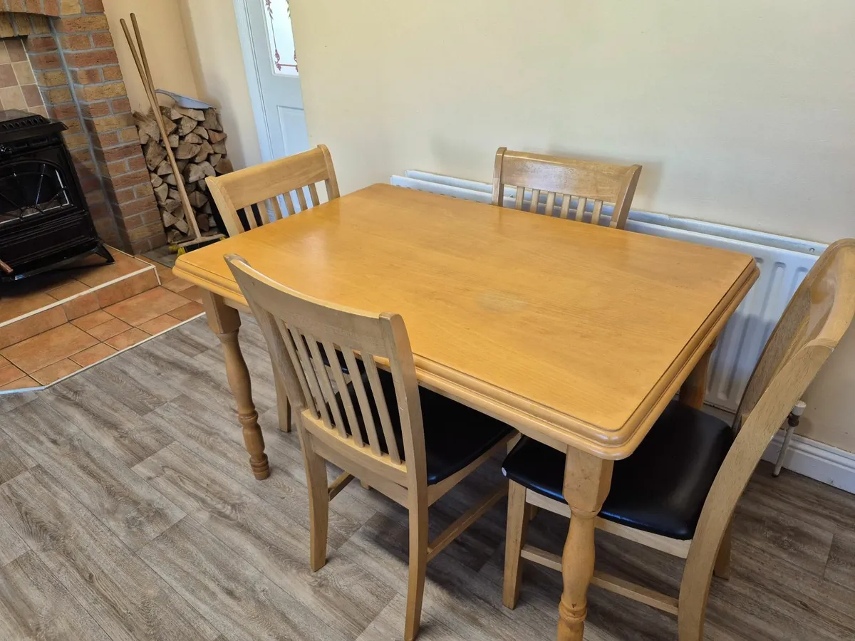 Table and 4 chairs - Image 3