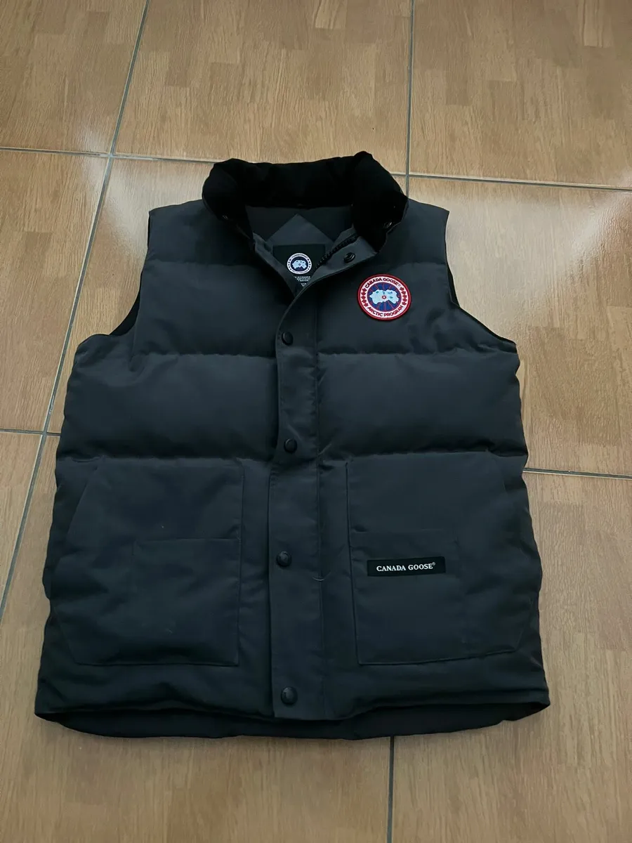 CANADA GOOSE SLEEVELESS JACKET - Image 1