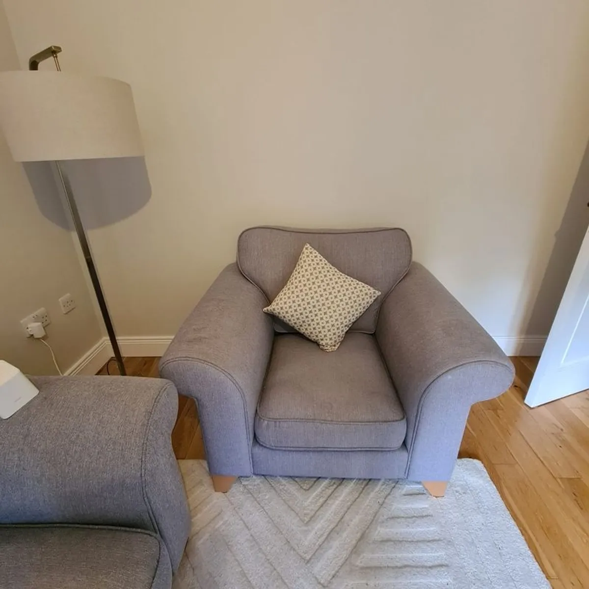 3 +1 sofa and footstool - Image 2