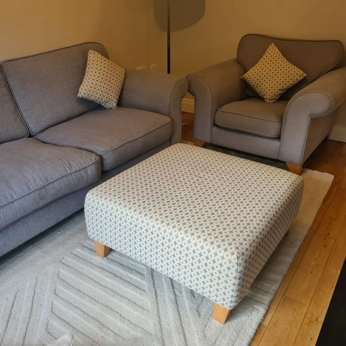 3 +1 sofa and footstool - Image 3