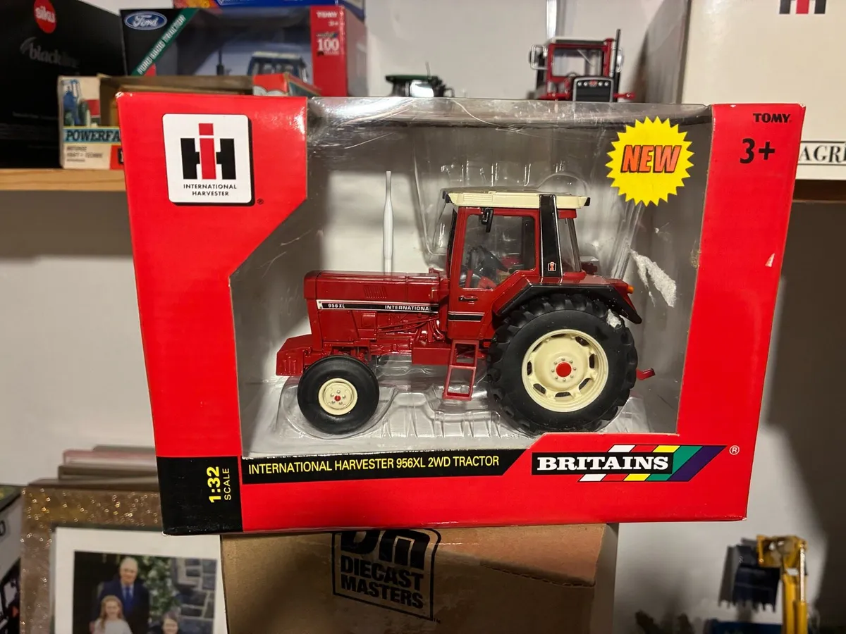 1:32 scale farm models - Image 1