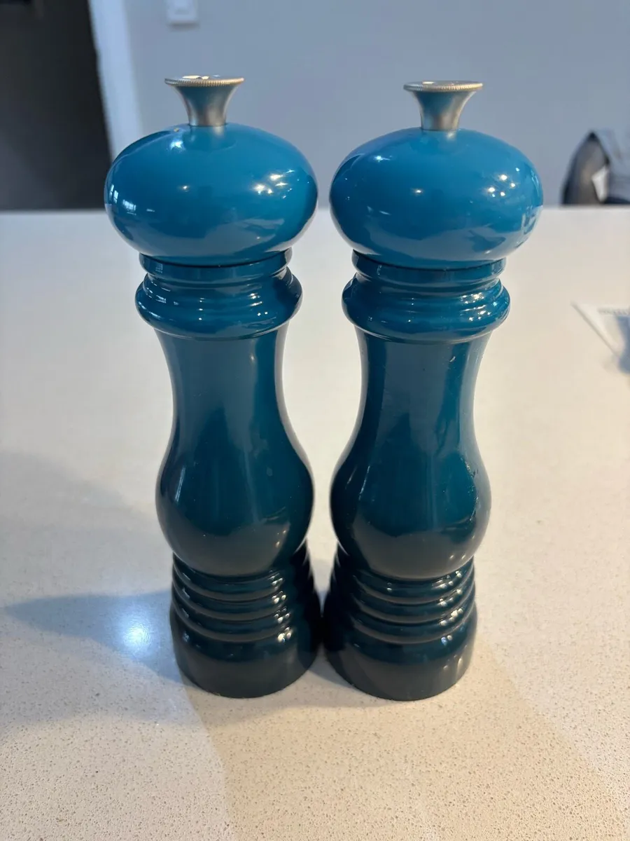 Le Creuset Salt and Pepper Mills Deep Teal - Image 1