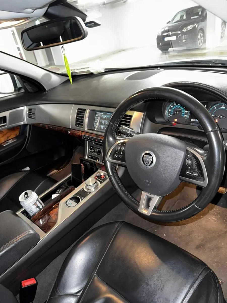 Jaguar XF 2011 - Image 3
