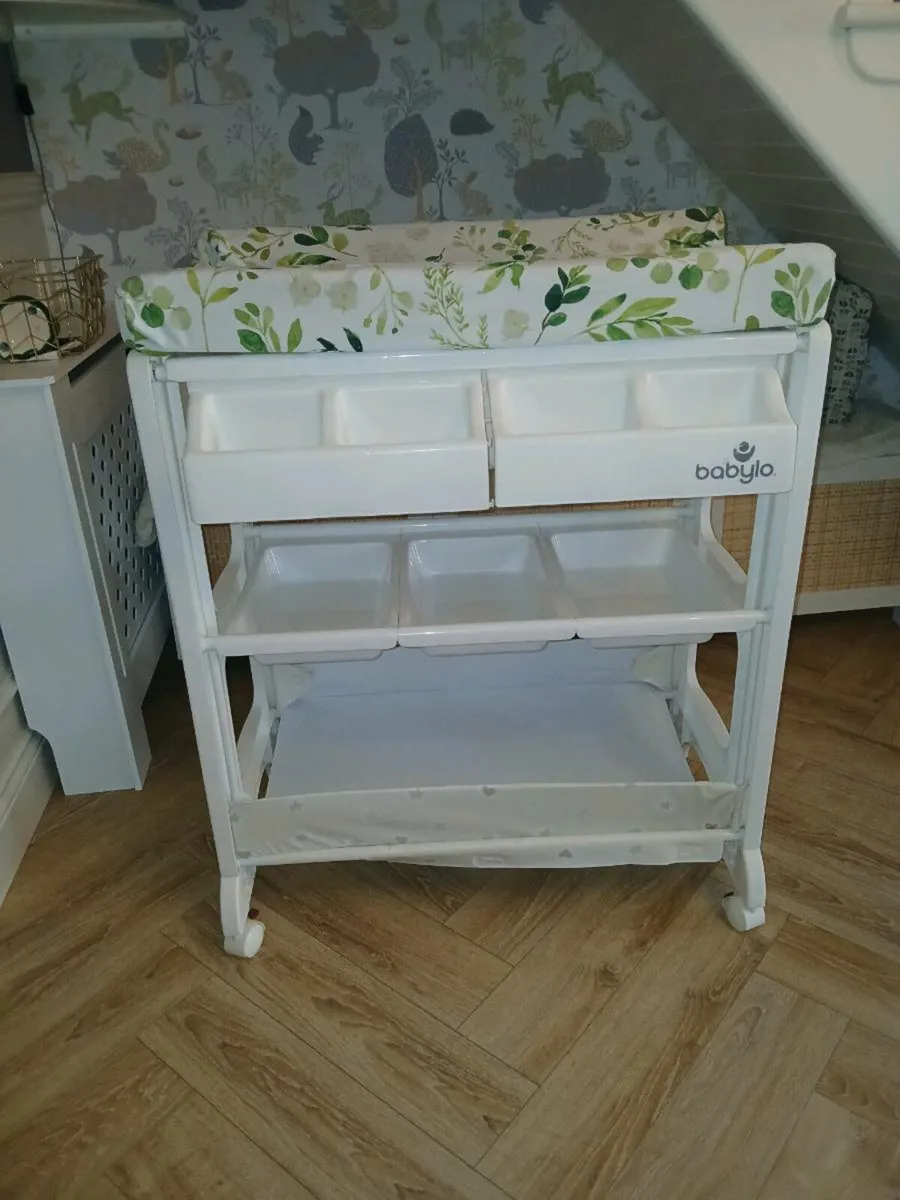 Baby changer - Image 1
