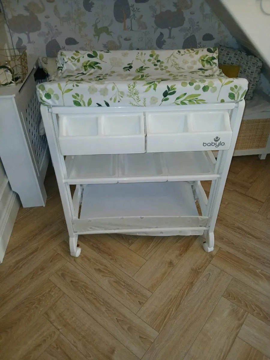 Baby changer - Image 2