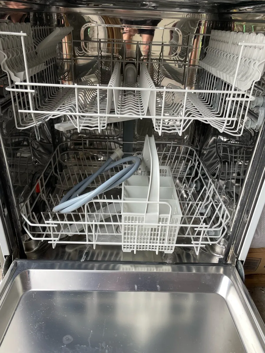 Dishwasher - Image 2