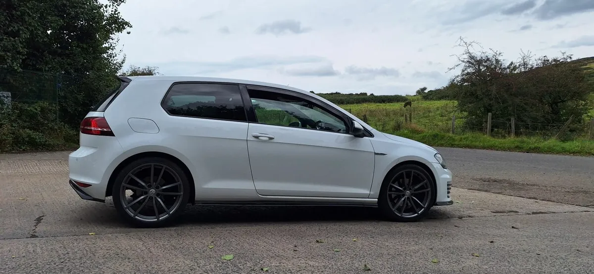 Volkswagen Golf 2015 - Image 2