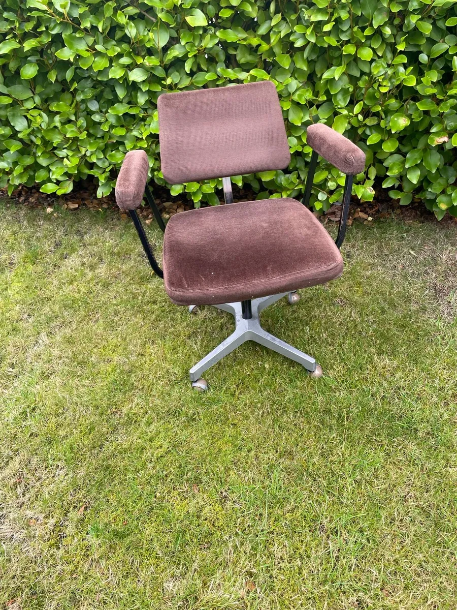 Office chair - Image 2